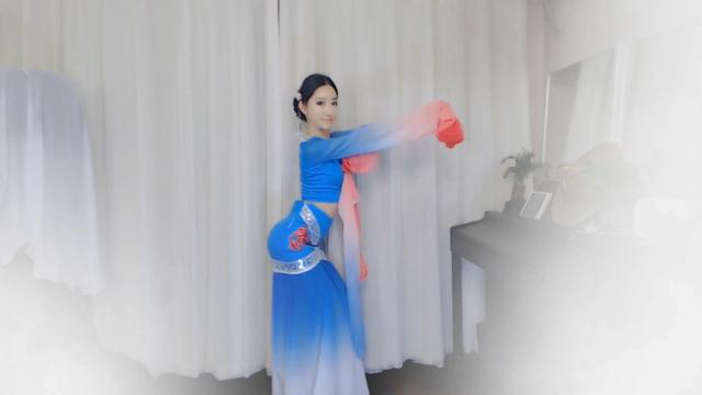 郭mini：旗袍与水袖，你偏爱哪一种？