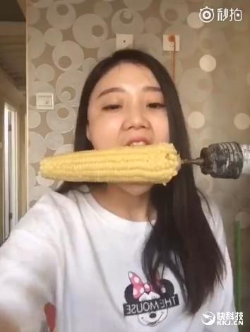 美女电钻啃玉米变秃顶去看医生:真悲剧了