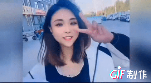 笑死人，看看直播关美颜后，女主播的表情变化，小撒直夸自己帅呆