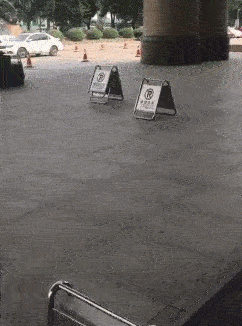 郑凯前女友程晓玥穿紧身裤直播，私处若隐若现，明星也开始擦边