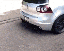 郑凯前女友程晓玥穿紧身裤直播，私处若隐若现，明星也开始擦边