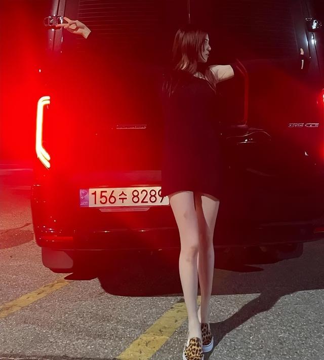 韩素希晒出“唇钉”，透露穿唇过程，令网友担心，演员这样合适吗