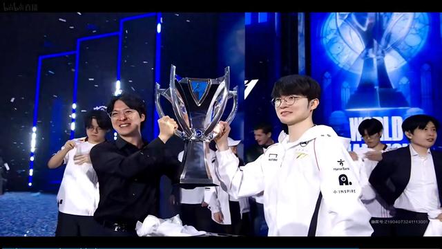 英雄联盟真没人看了？两大绝活主播宣布退网，临走前解封所有黑粉