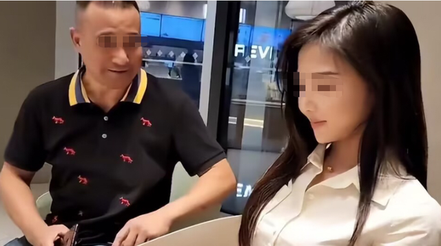 榜一大哥40万一晚约睡女主播，事后觉得吃亏报警，警方：没收嫖资