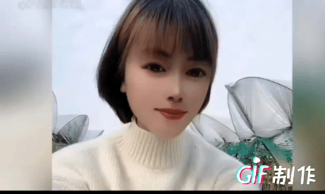 笑死人，看看直播关美颜后，女主播的表情变化，小撒直夸自己帅呆