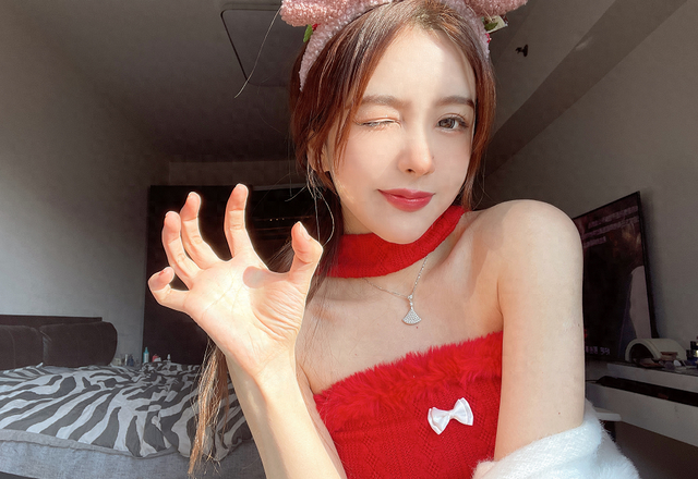 Rita穿白丝是真好看，姿态看后沉默不语！网友：心率干到140了