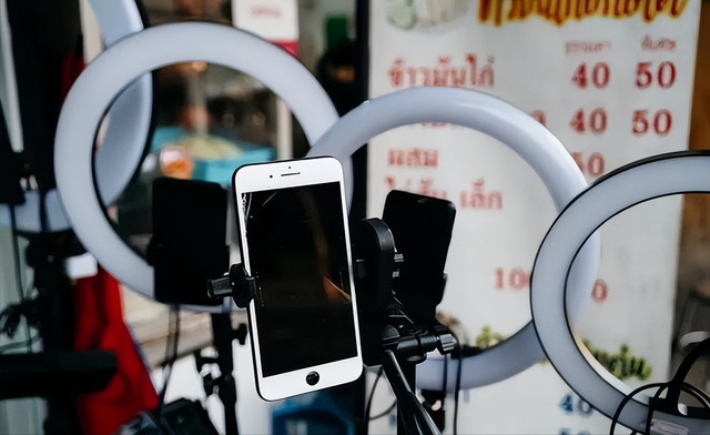 女子爱上纯情男主播,两年打赏1400多万,竟把自己弄到锒铛入狱