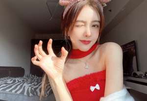 lol女主播谁好看(Rita穿白丝是真好看，姿态看后沉默不语网友：心率干到140了)