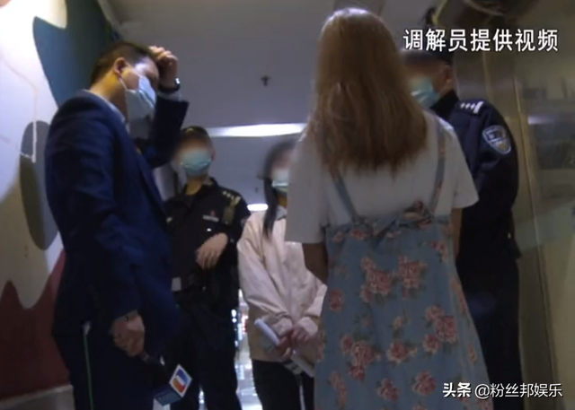 女主播直播“摸鱼”混日子，5000保底降到几百，公司回应可以起诉