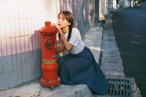 女主播与哈士奇百度云(小说：美少女主播荒野求生，只带一条哈士奇，一人一狗去荒岛闯关)