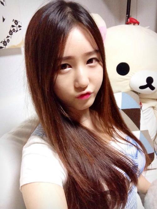 演艺圈新星闪耀：韩国BJ视频当家花旦朴佳琳引热议