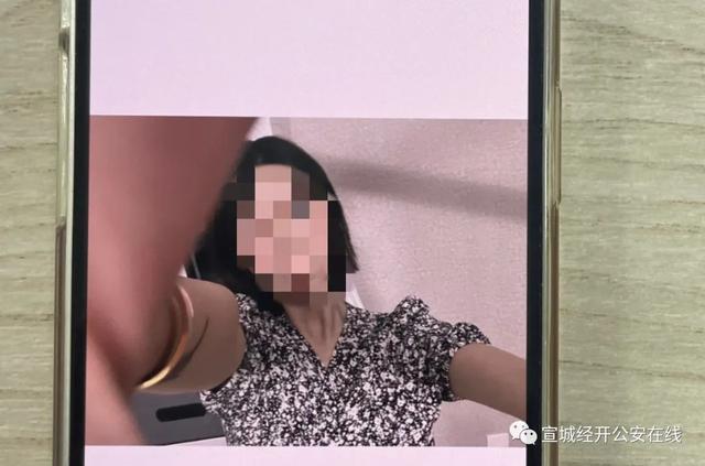 女主播偷走闺蜜爱马仕手镯,半年后在网上炫耀被闺蜜一眼认出