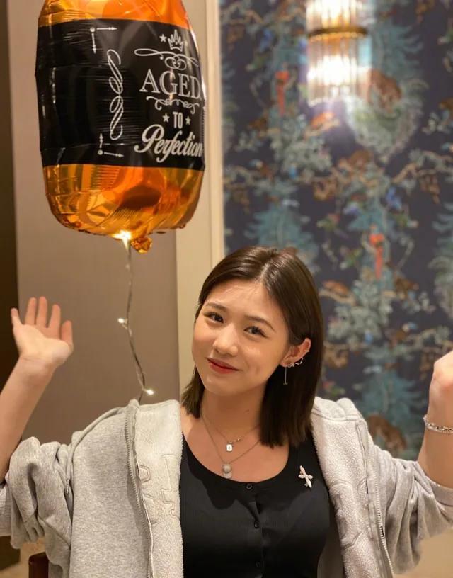 汪峰两个女儿不一般，小苹果高挑小梨涡，章子怡的醒醒都这么尴尬