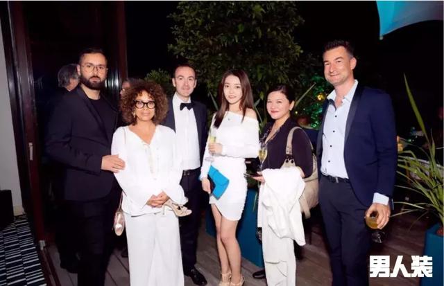 6月封面女郎：“YY一姐”崔阿扎