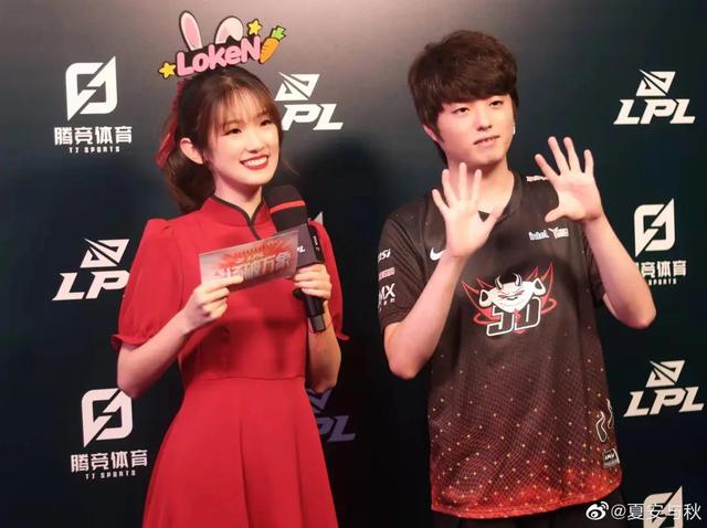 EDG夺冠,这个翻译小姐姐也火了!中英韩三语无缝切换,圈粉大批网友