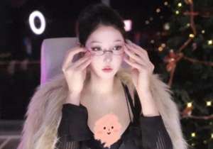 韩国女主播甩奶热舞(月供30万逼疯顶流米娜穿五层裤跳舞仍被封：直播不脱活该饿死？)
