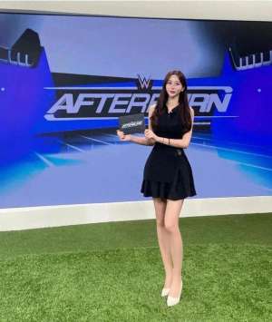 上丝袜女主播(顶级体育女主播黑丝短裙大长腿这谁不迷糊啊)