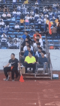 郑凯前女友程晓玥穿紧身裤直播，私处若隐若现，明星也开始擦边