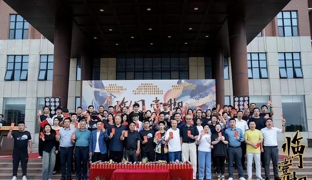 曹颖近况惹热议!在韩国夜市小店卖货,浓妆艳抹,网友傻眼认不出