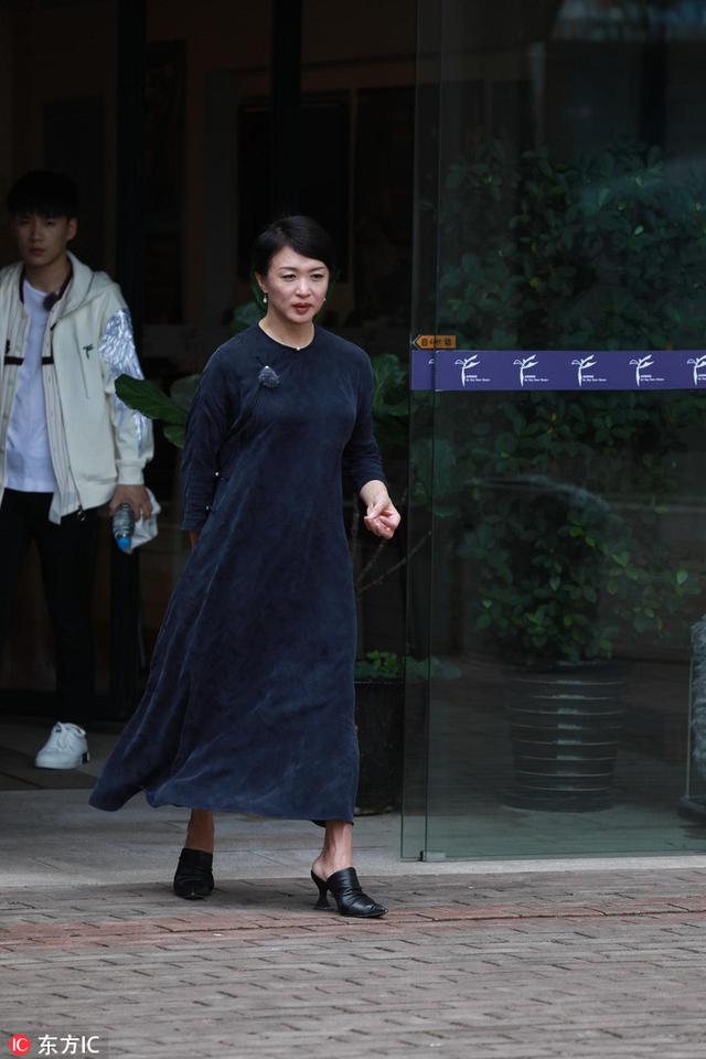 金星“出山”录综艺，身穿旗袍女人味道十足，陈立农高秋梓当嘉宾