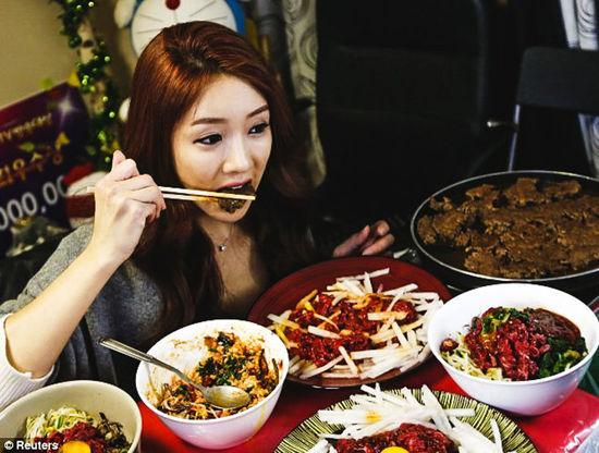 全民直播的年代 不直播造娃娃 就不会火了么？