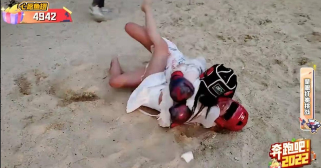 女主播上演肉搏PK！正直博挑衅猛男硬抗一拳？这节目效果太爆炸