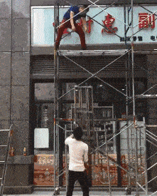 郑凯前女友程晓玥穿紧身裤直播，私处若隐若现，明星也开始擦边