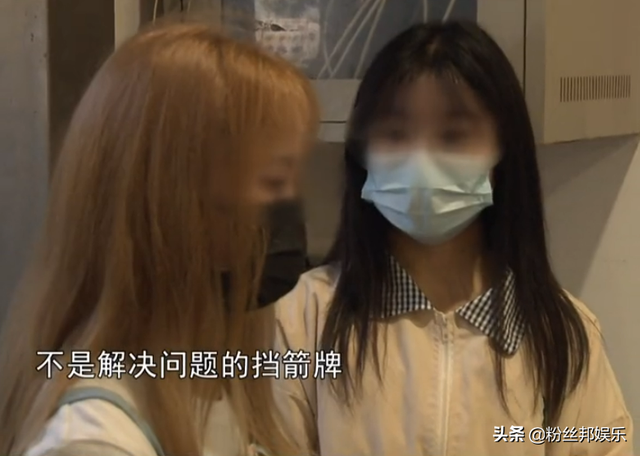 女主播直播“摸鱼”混日子，5000保底降到几百，公司回应可以起诉