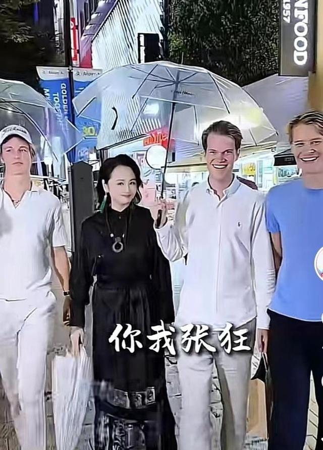 曹颖近况惹热议!在韩国夜市小店卖货,浓妆艳抹,网友傻眼认不出