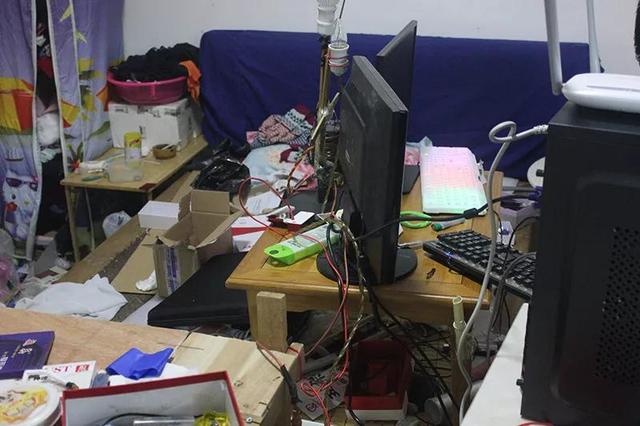 网红女主播“妖妖”,直播尺度大胆,利用直播贩毒