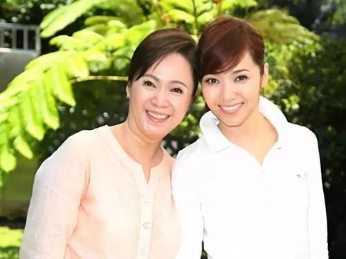 两次偷走闺蜜的老公，做了一辈子情人！侯佩岑妈妈的一生狗血吗？