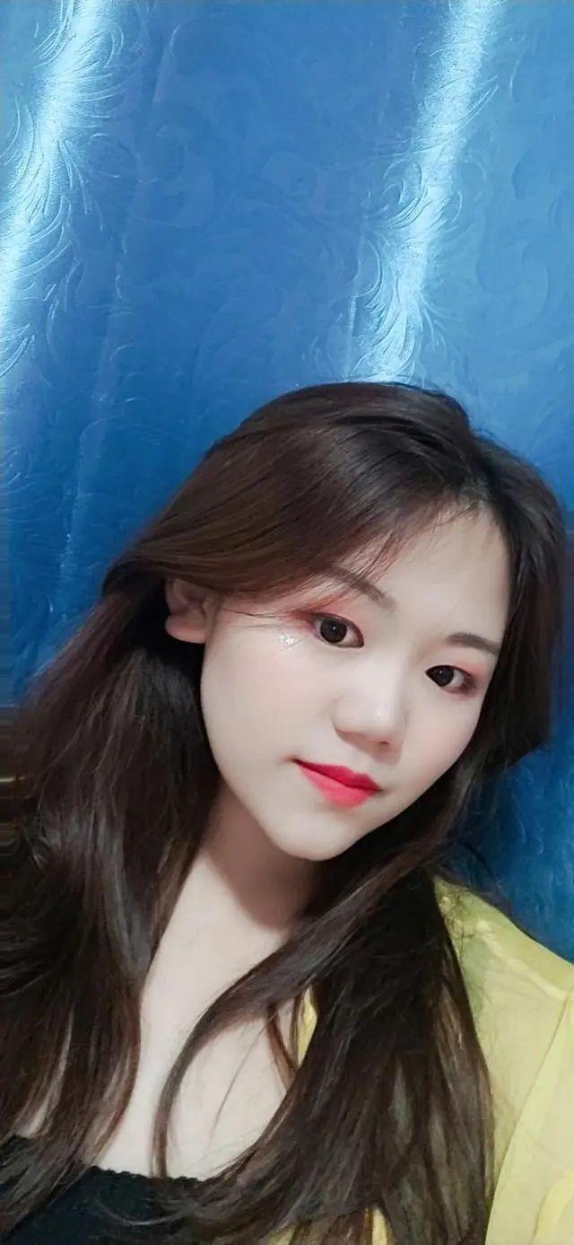 身高1米65体重160斤，杭州大码女主播被网友狂赞！她感慨：第一次觉得胖那么有用