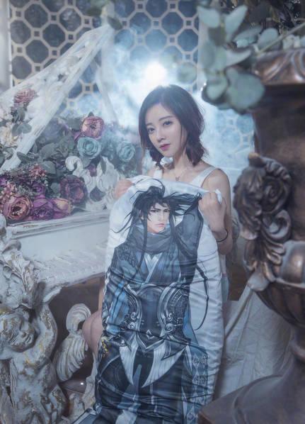 LOL冯提莫变身游戏奶妈 网友：快来奶我一下