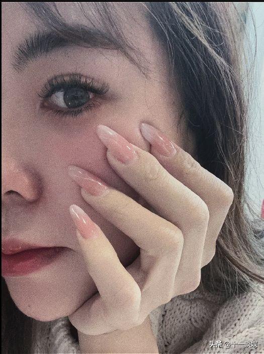 浪胃仙彻底放飞自我,晒美照越来越女性化,直言不在意他人看法