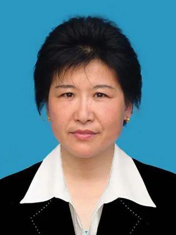 疫情下的邓州市六高中女教师:新晋网红女主播 腹有诗书气自华