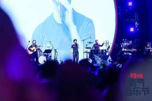 fm1045女主播照片夏天(大雨浇不灭热情氧气音乐节在杭召开 陈绮贞今晚现身)