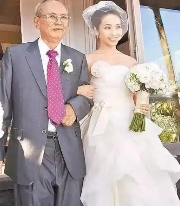 两次偷走闺蜜的老公，做了一辈子情人！侯佩岑妈妈的一生狗血吗？