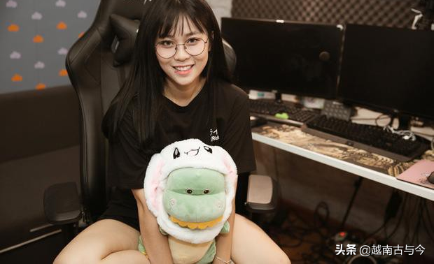 越南人气游戏女主播,每一个都是高颜值小可爱,不输冯莫提小团团