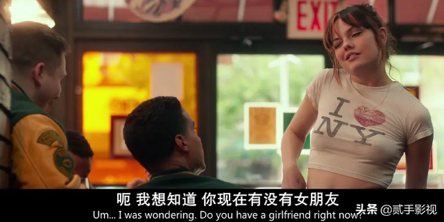 美女主播为得到丰厚奖金,无下限当众掀裙子,在试衣间直播