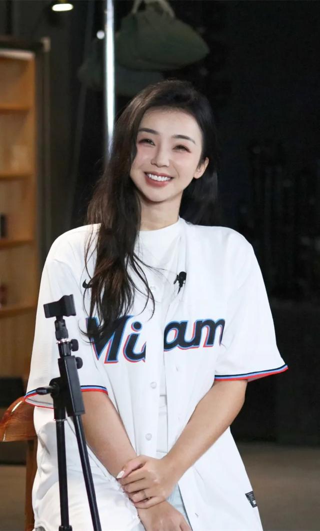 腾讯NBA五大美女主持人和五大外派美女记者大比拼 张曼源能夺魁吗