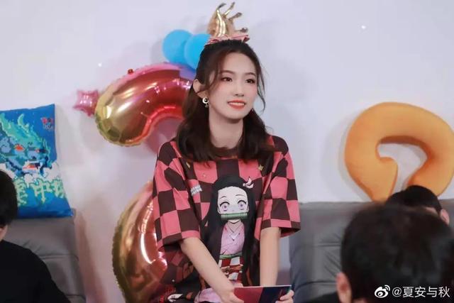 EDG夺冠,这个翻译小姐姐也火了!中英韩三语无缝切换,圈粉大批网友