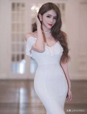 女主播张琪格(张琪格晒三亚露背照，素颜直播化妆脸色“苍白”，粉丝直呼不认识)