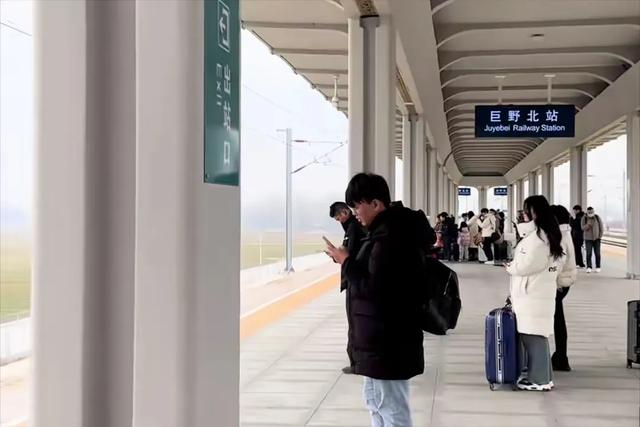 女子零度户外直播跳舞,女子因单薄衣着遭举报