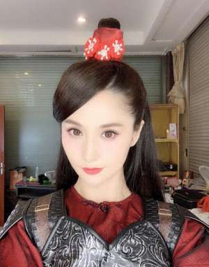 21时女主播图解(她是主演《肉蒲团》的3D女神，如今混迹直播间，颜值大变)