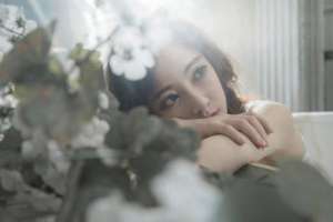 变身lol美女主播(LOL冯提莫变身游戏奶妈 网友：快来奶我一下)