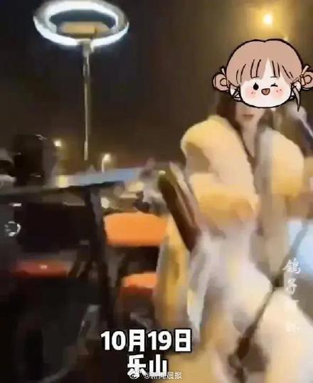 女子马路边直播拒绝司机搭讪后被撞 肇事司机李某涉嫌寻衅滋事,已被拘留