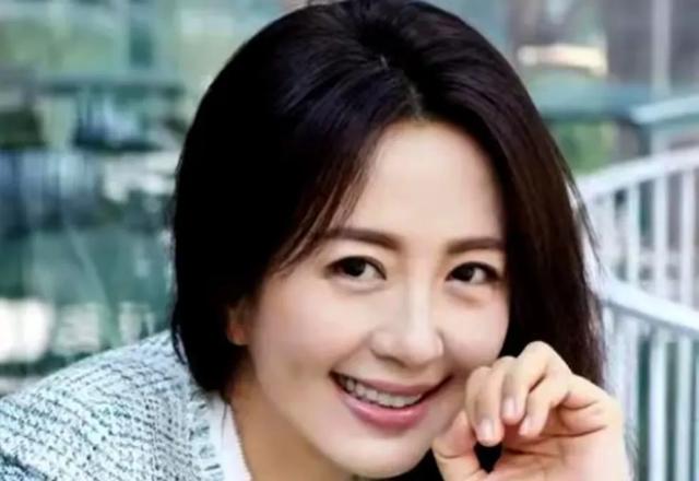 曾经的央视最美主持,却在拍戏时怀孕,今孩子已16岁生父依然成谜