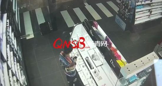 杭州女主播时薪1000元 因面试失败偷化妆品发泄