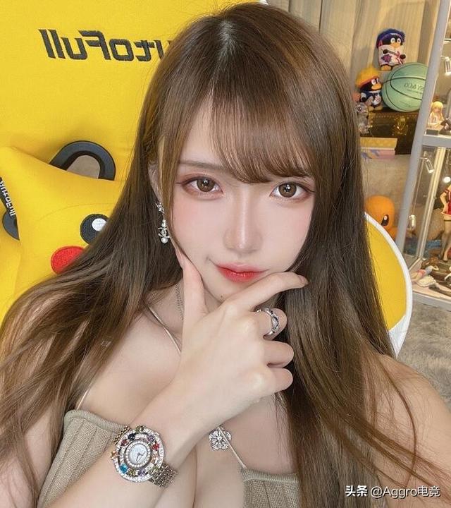 女主播在土豪面前有多卑微？1个深蹲100块，一口气做了100多个