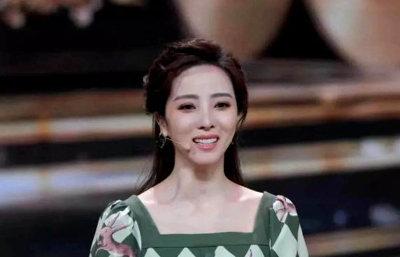 央视女主播婚姻谣言四起,四任丈夫与嫁富豪传闻真相如何